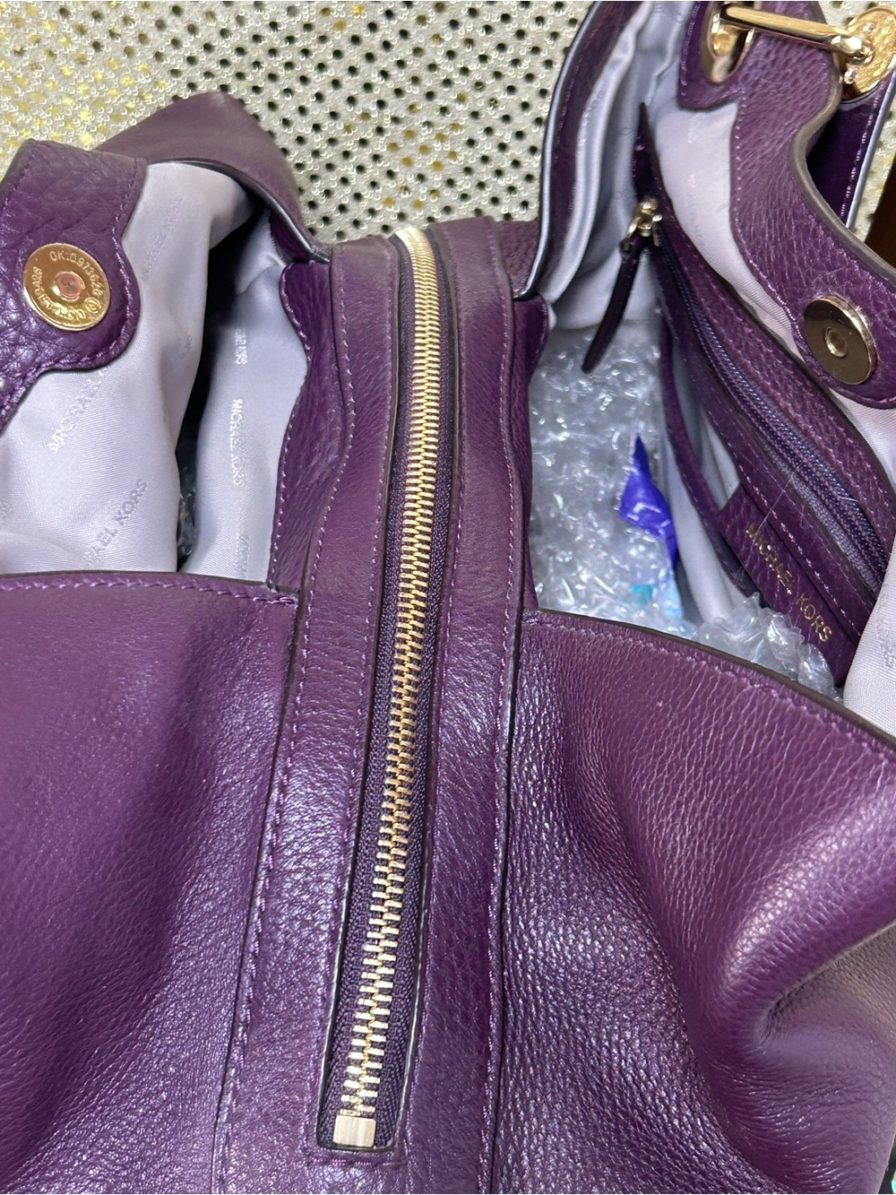 Michael Kors Large Lillie Purple Leather Shoulder Bag Approximately 13 x 11 x 6 - Picture 4 of 17